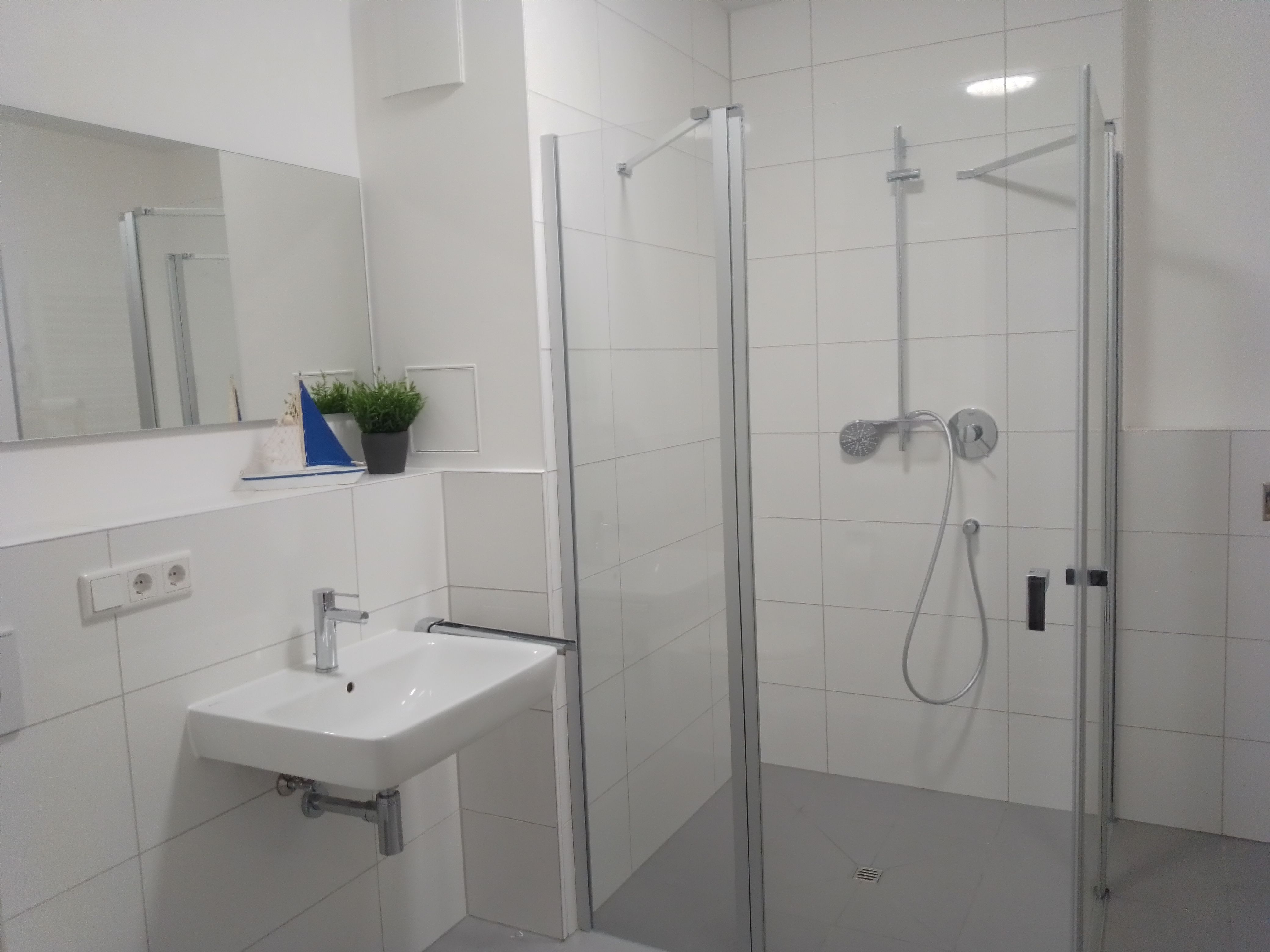  First Occupancy, 2-Room Apartment With Fitted Kitchen And Balcony.  -  First occupancy, 2-room apartment with fitted kitchen and balcony.  - Gallery -  26