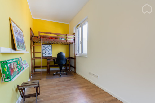 Modern Rooftop-Apartment with stunning Lakeview in quiet street close to Schloss Cecilienhof