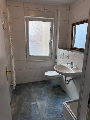 Stylish modern 2 BR. Apartment with U1 to the city center