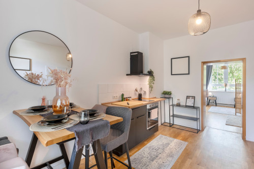 SpaceStays Apartment WIFI PS4 Netflix Parking! - Gallery - 9