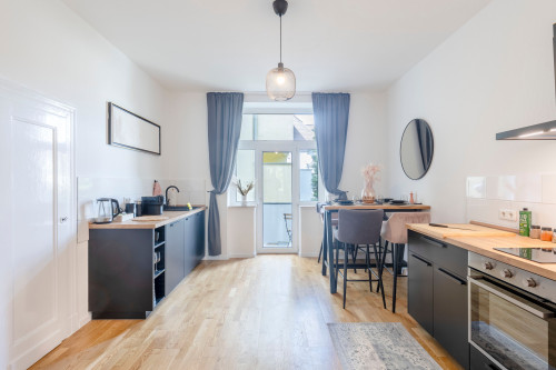 SpaceStays Apartment WIFI PS4 Netflix Parking! - Gallery - 12