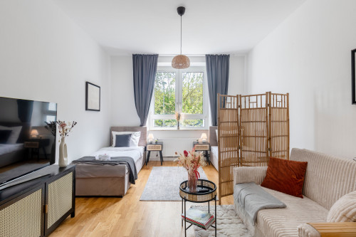 SpaceStays Apartment WIFI PS4 Netflix Parking! - Gallery - 17