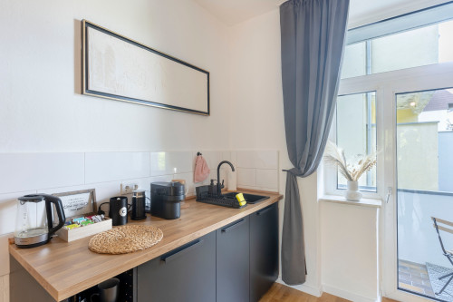 SpaceStays Apartment WIFI PS4 Netflix Parking! - Gallery - 10