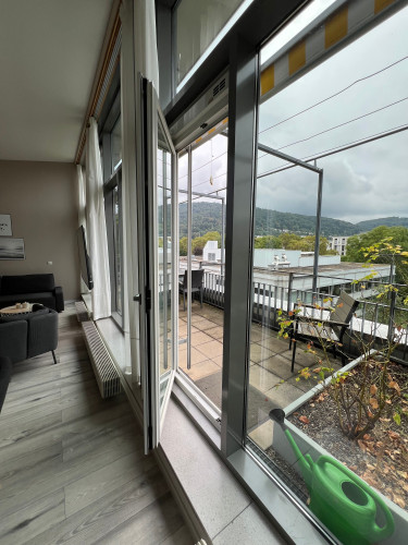 *NEW* Penthouse | AC | Netflix | large balcony