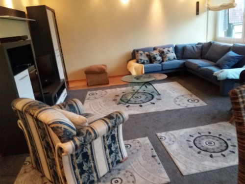 Bright, sunny 4-room apartment with 3 bedrooms and balcony