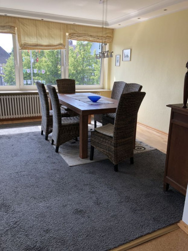 Bright, sunny 4-room apartment with 3 bedrooms and balcony