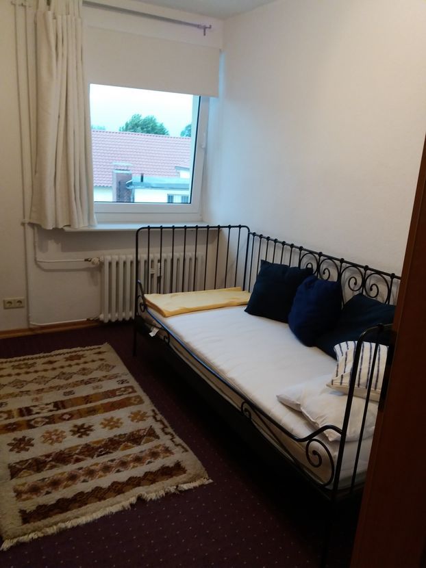 Bright, Sunny 4-Room Apartment With 3 Bedrooms And Balcony - 6
