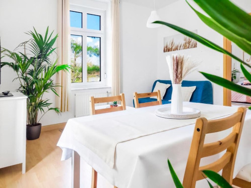 Bright, quiet 2 room apt, 2 bathrooms, DD Neustadt