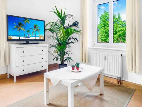 Bright, quiet 2 room apt, 2 bathrooms, DD Neustadt