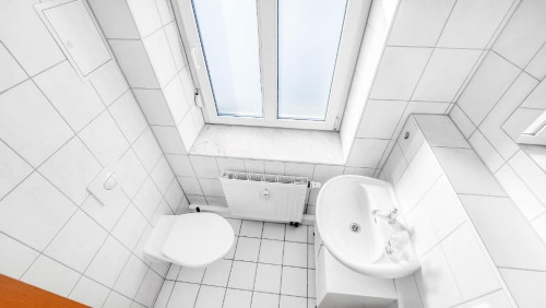 Bright, quiet 2 room apt, 2 bathrooms, DD Neustadt