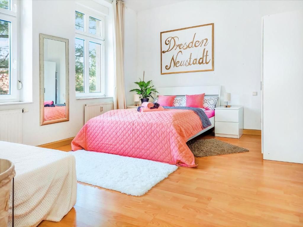 Bright, Quiet 2 Room Apt, 2 Bathrooms, DD Neustadt - 2