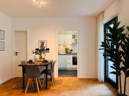 Klassen Stay: Design Apartment | Balcony | Netflix