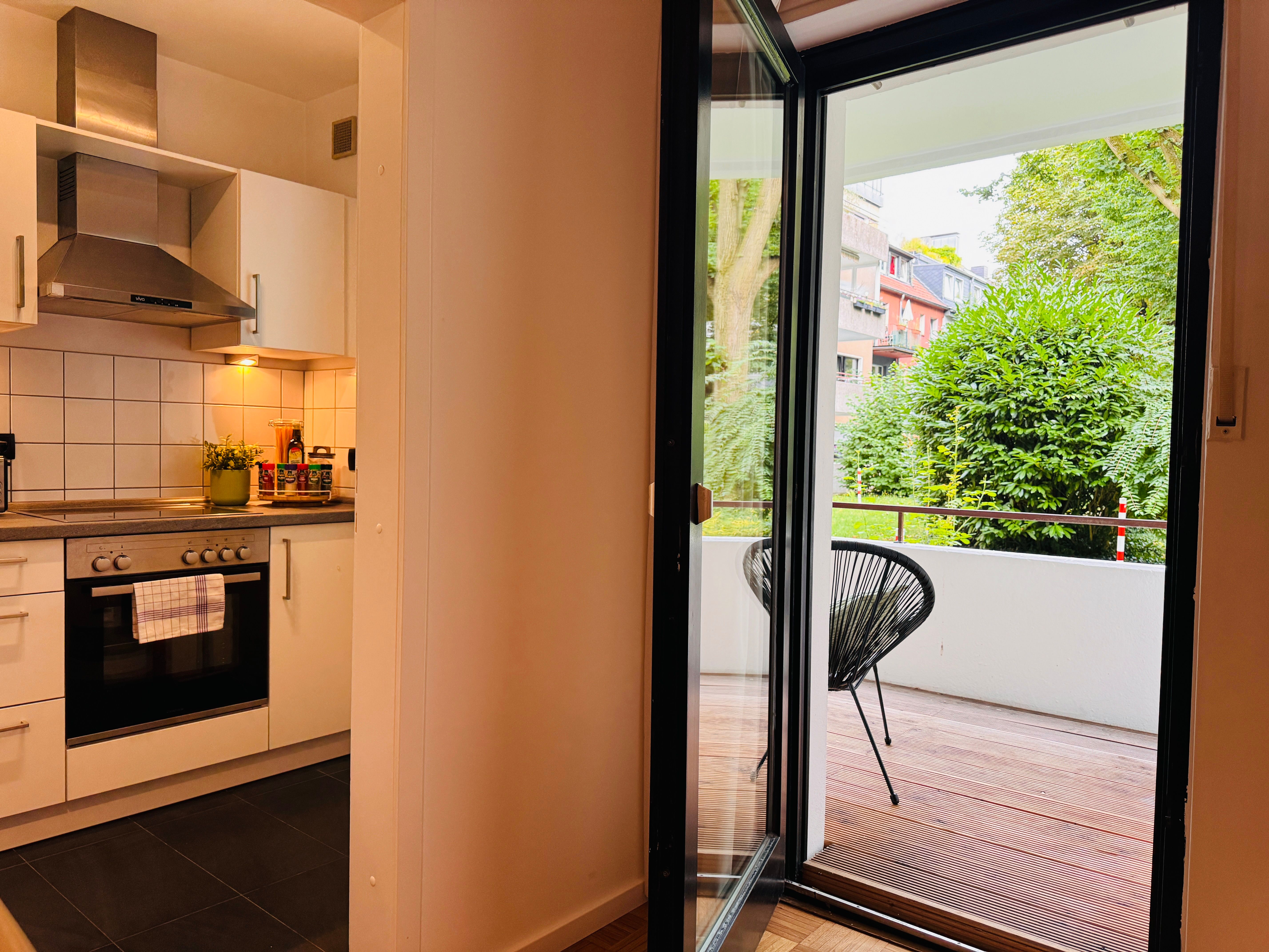 Klassen Stay: Design Apartment | Balcony | Netflix - 4