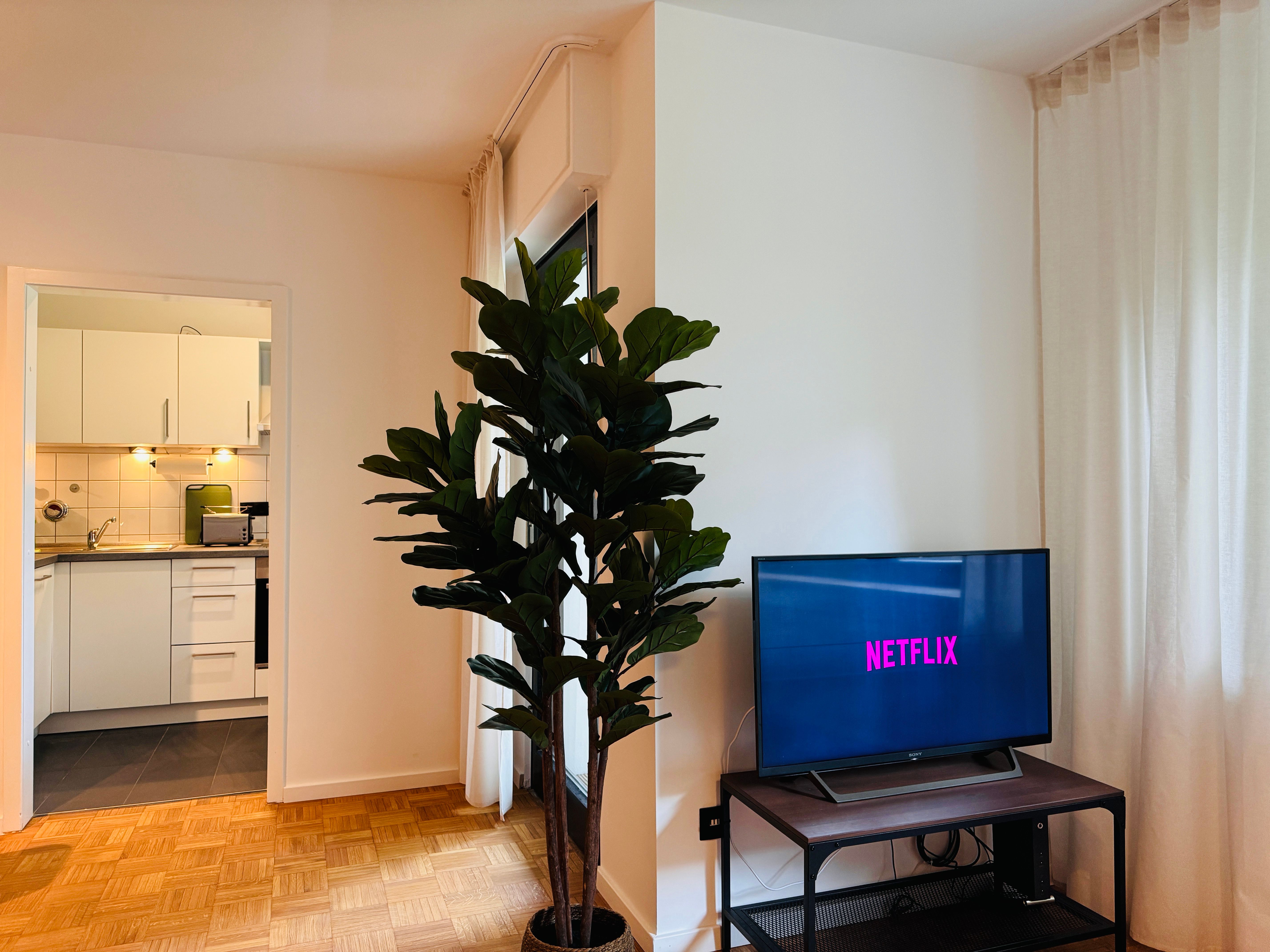 Klassen Stay: Design Apartment | Balcony | Netflix - 9