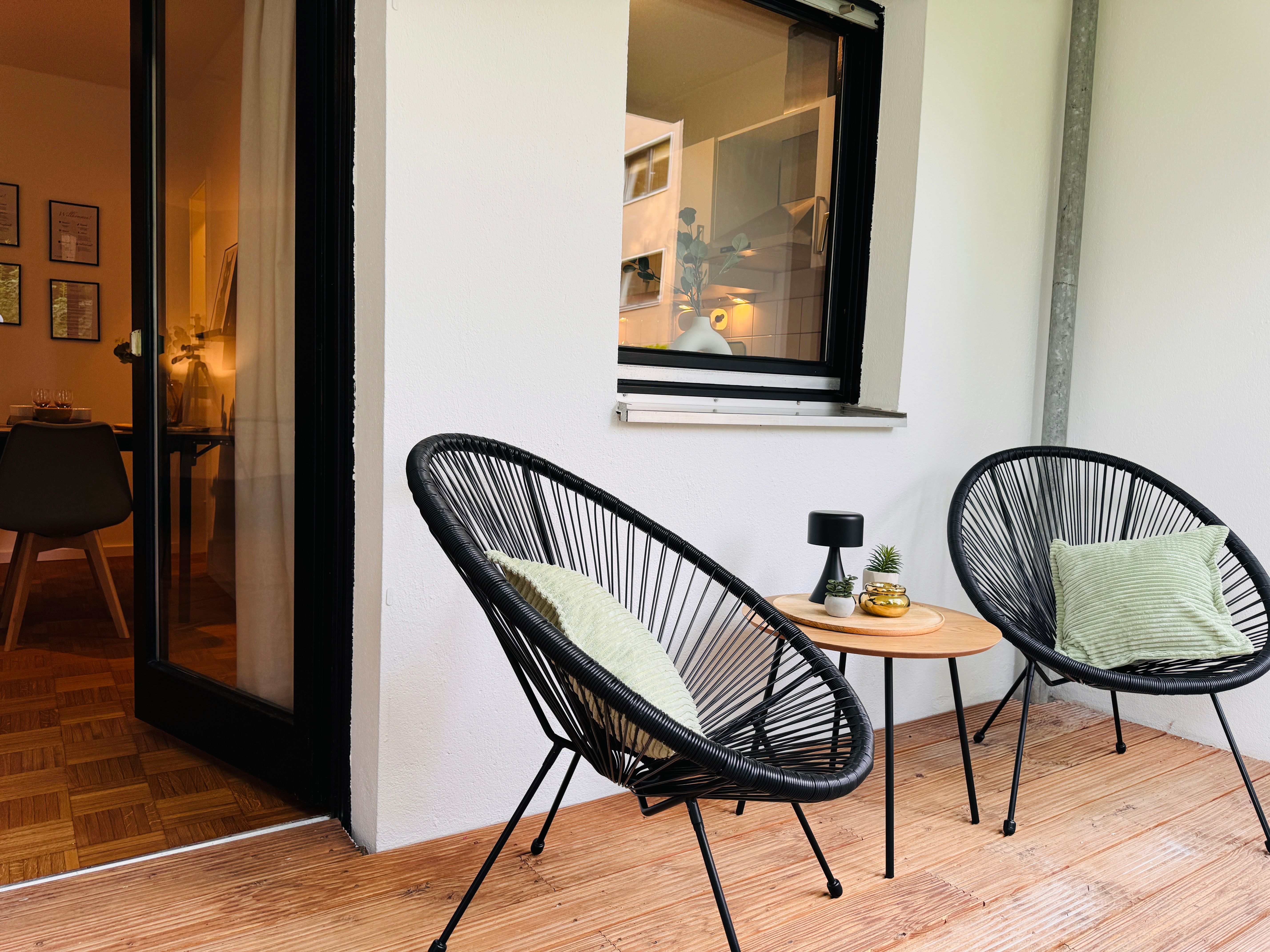 Klassen Stay: Design Apartment | Balcony | Netflix - 17