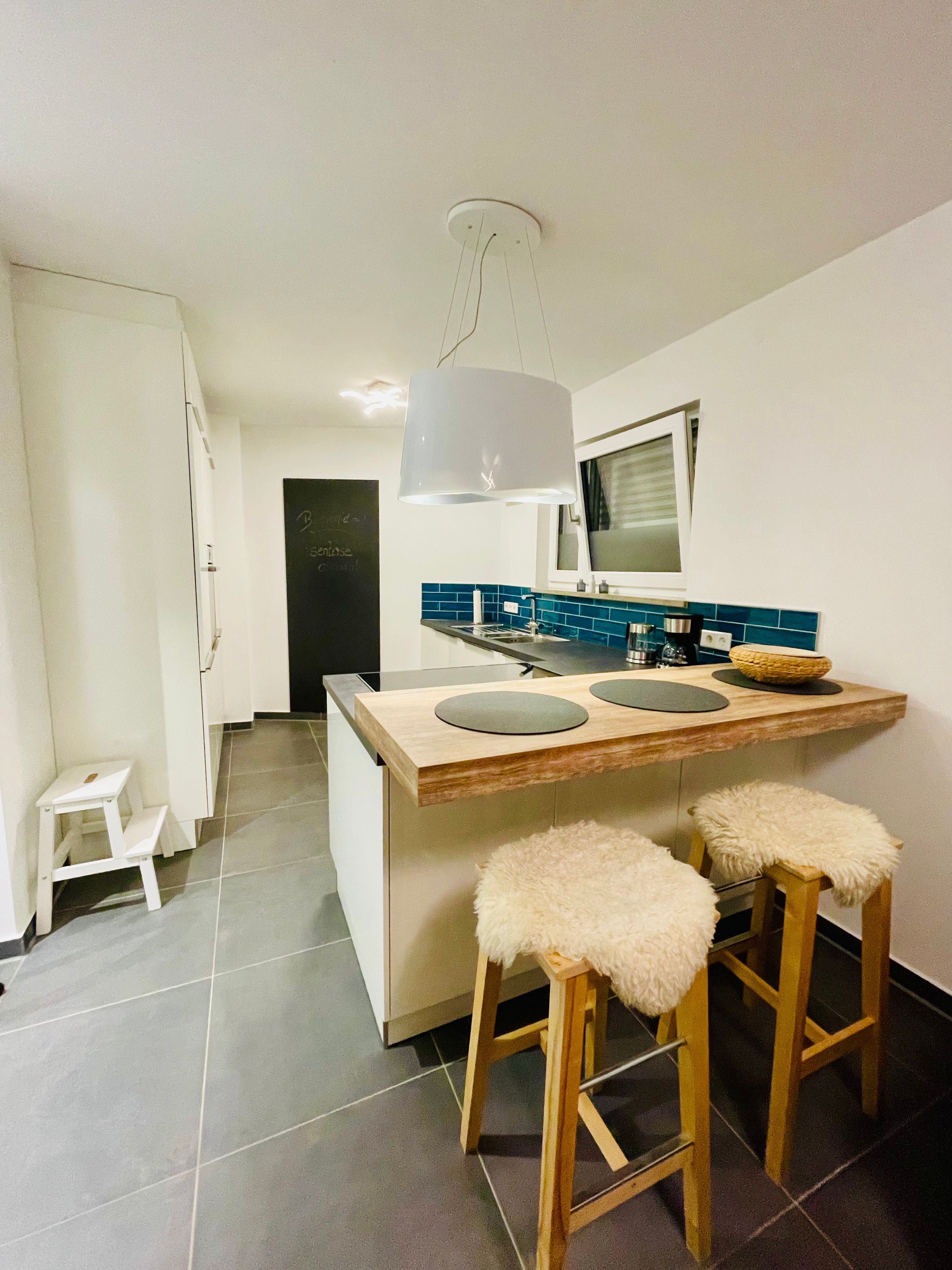  Modernes City-Apartment Mit Kostenlosem Parkplatz  -  Modernes City-Apartment mit kostenlosem Parkplatz  - Gallery -  1