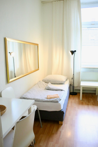 Affordable Worker’s Apartment for Students & Expats – Central Location in Oberhausen (40 sqm – 2 Rooms, Kitchen, Bathroom)