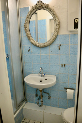 Affordable Worker’s Apartment for Students & Expats – Central Location in Oberhausen (40 sqm – 2 Rooms, Kitchen, Bathroom)