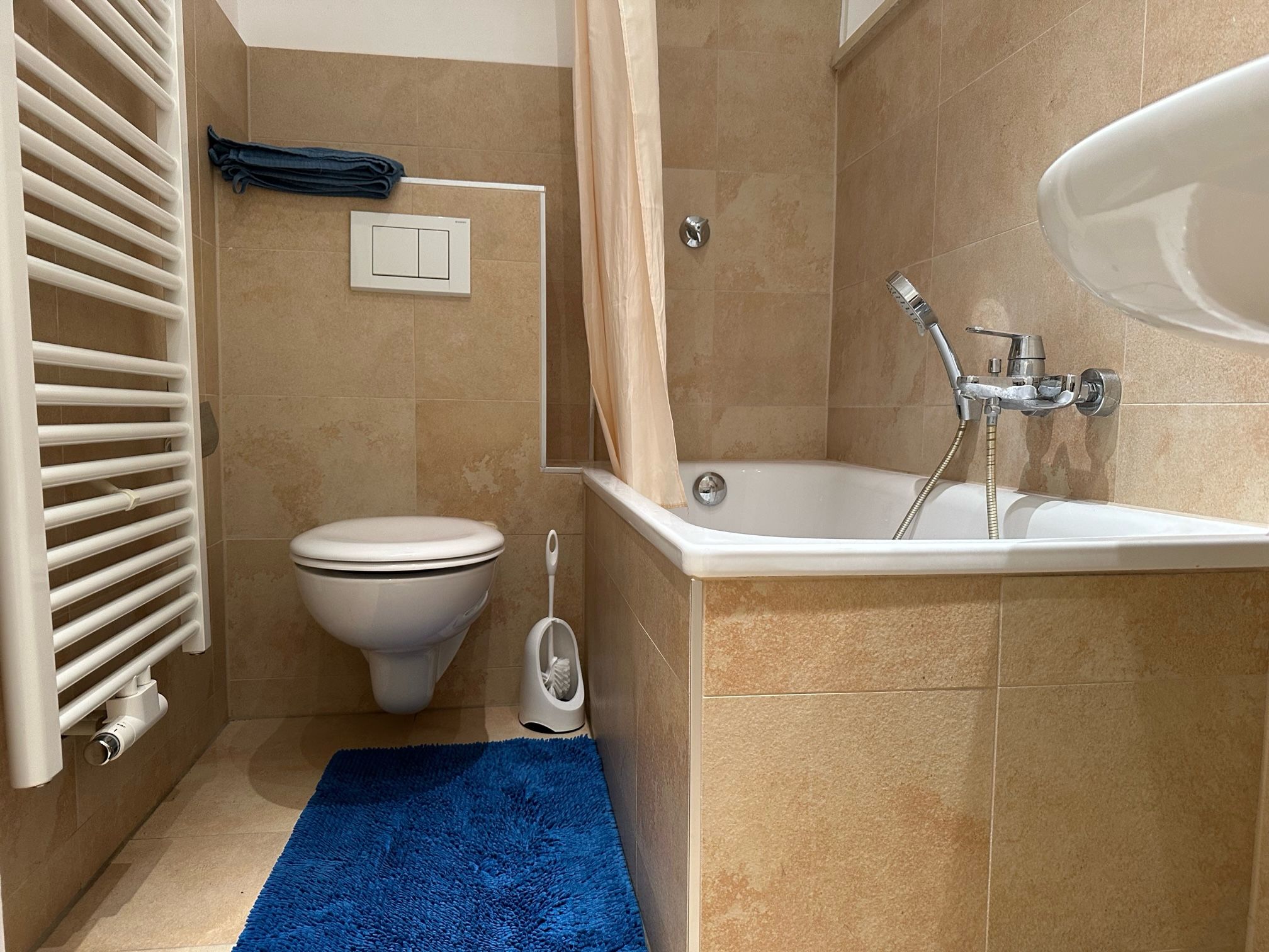 Quiet, Pretty Home In Excellent Location - 11