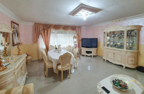 Quiet apartment in a popular location