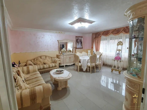 Quiet apartment in a popular location