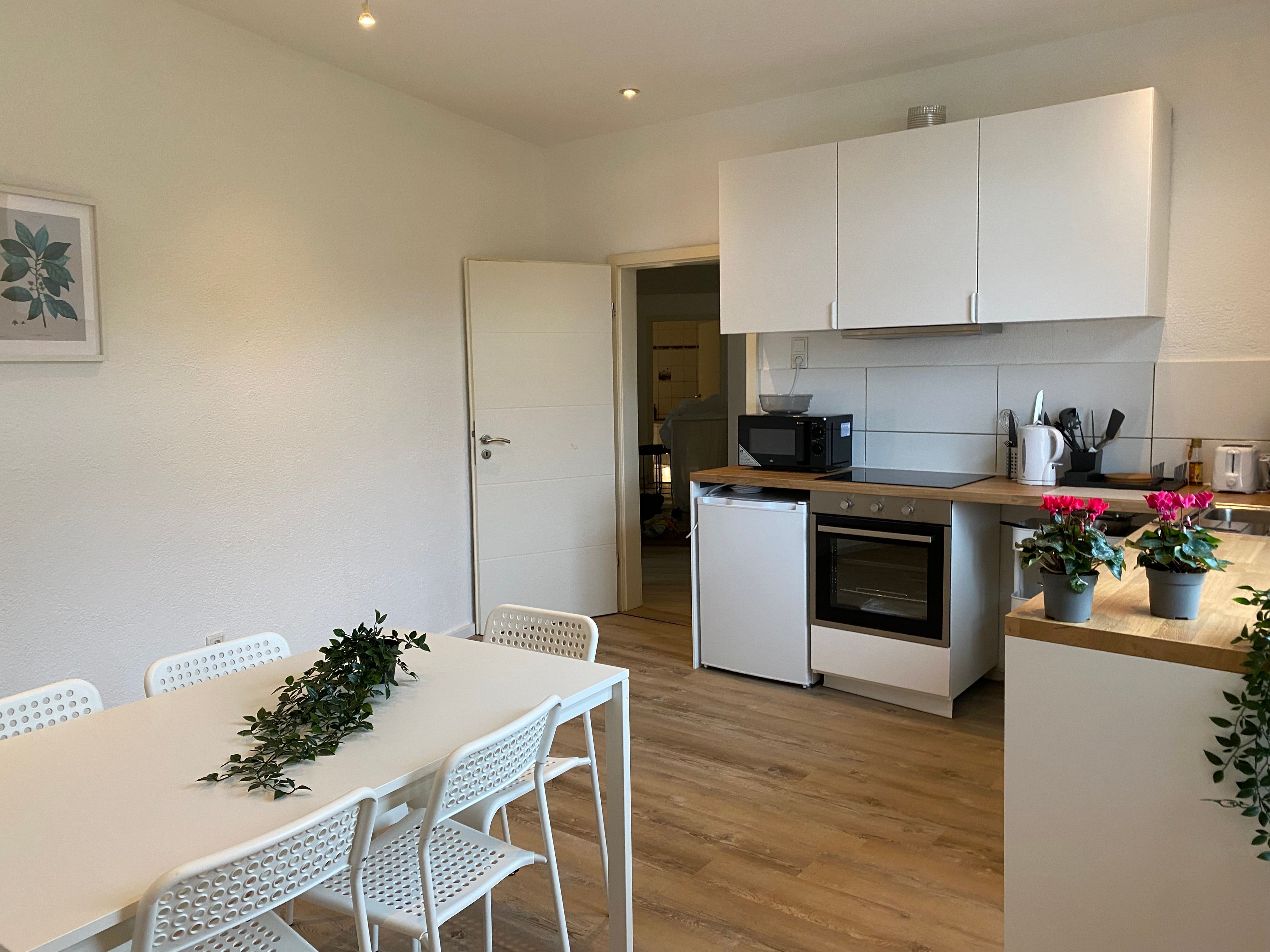 Big, Bright Apartment 10min Bus To Train Station - 2