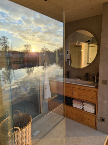 Stylish and luxurious Floating Home (Houseboat) with sauna in the centre of Potsdam