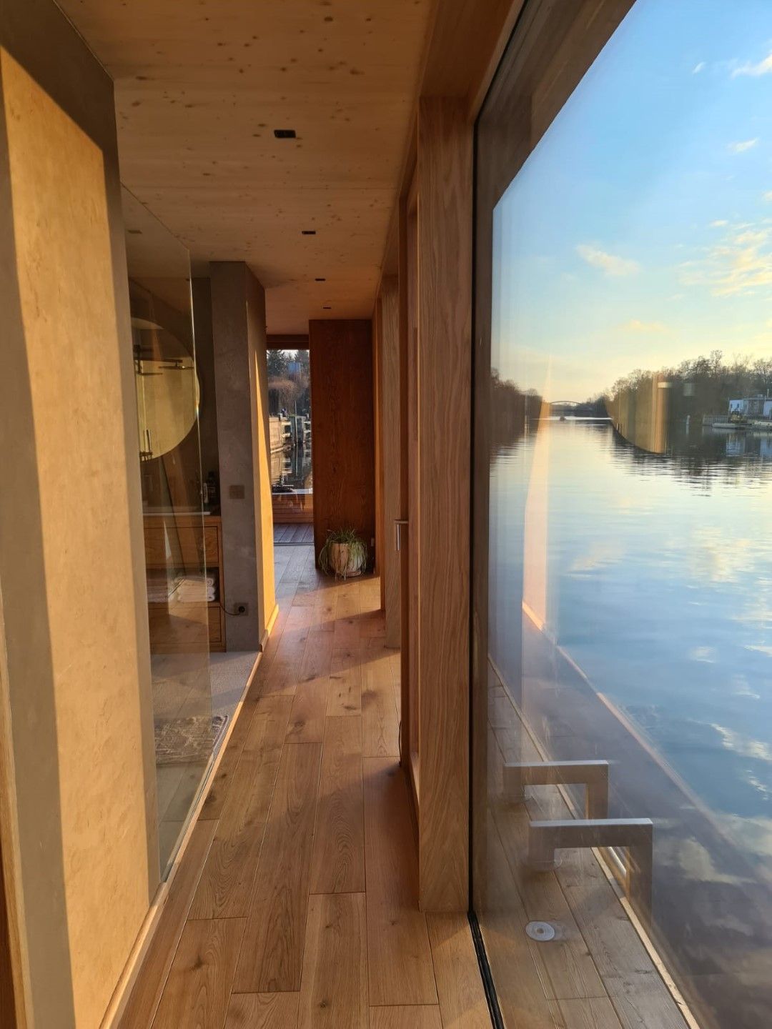Stylish And Luxurious Floating Home (Houseboat) With Sauna In The Centre Of Potsdam - Stylish and luxurious Floating Home (Houseboat) with sauna in the centre of Potsdam - Gallery - 16