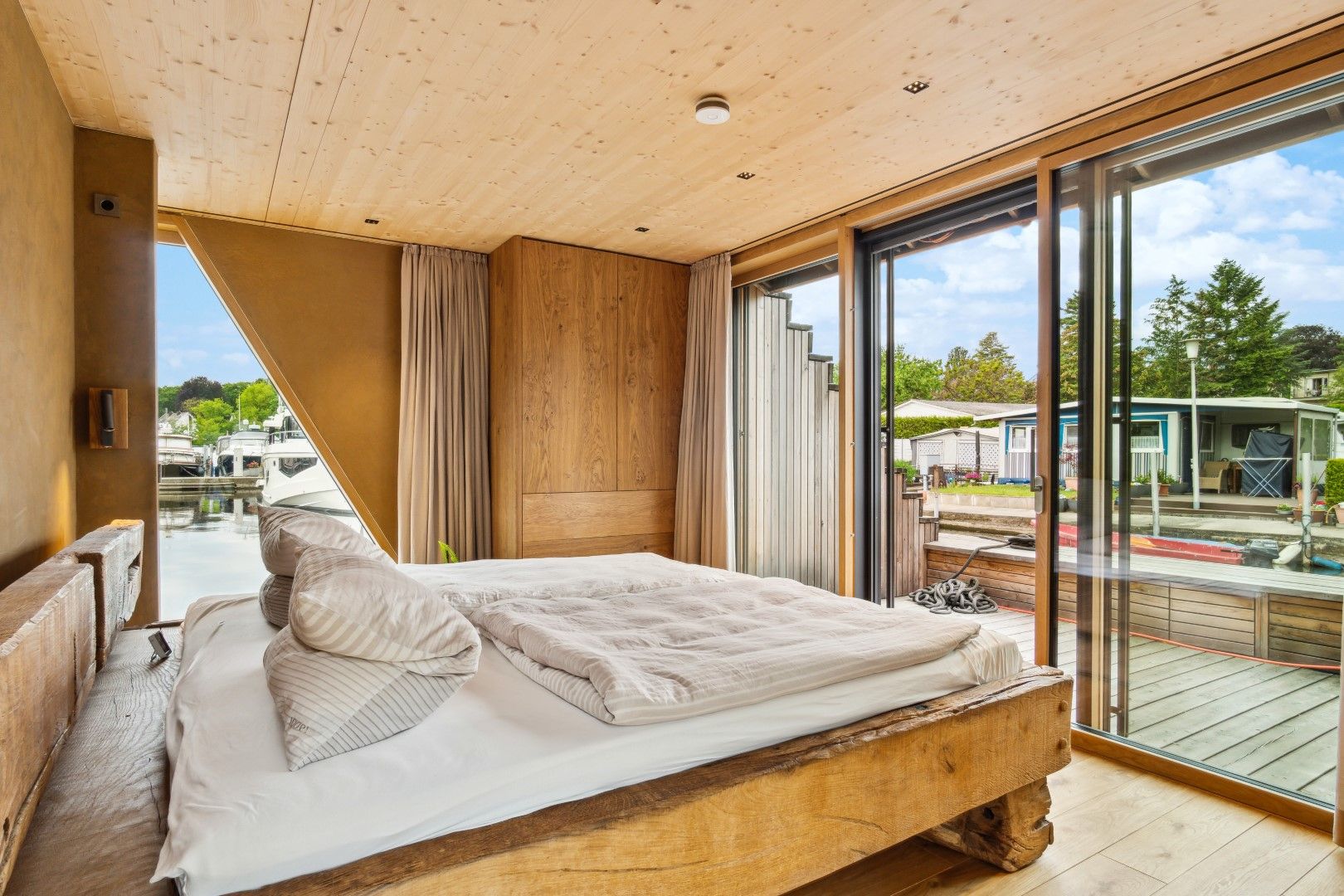 Stylish And Luxurious Floating Home (Houseboat) With Sauna In The Centre Of Potsdam - Stylish and luxurious Floating Home (Houseboat) with sauna in the centre of Potsdam - Gallery - 24