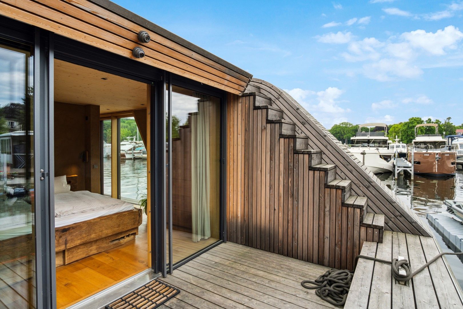 Stylish And Luxurious Floating Home (Houseboat) With Sauna In The Centre Of Potsdam - Stylish and luxurious Floating Home (Houseboat) with sauna in the centre of Potsdam - Gallery - 23