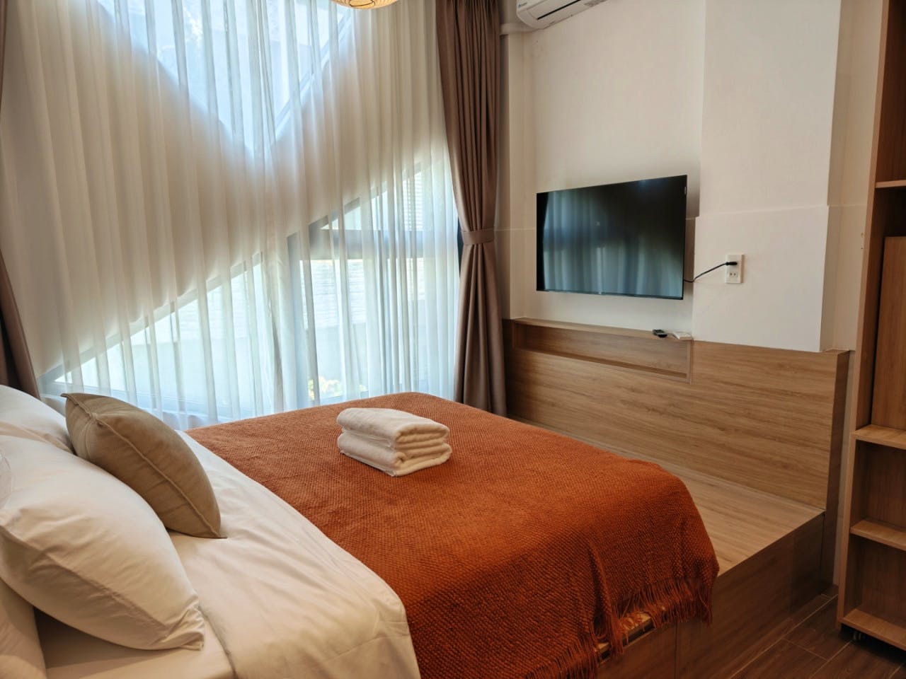  Hygge Studio  -  Tan Dinh Home  - Gallery -  5