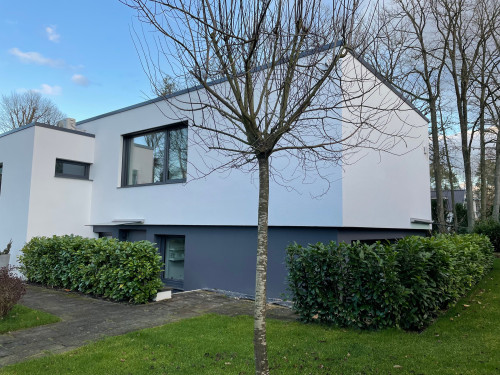 Quiet location in the immediate vicinity of Frankfurt and Frankfurt Airport