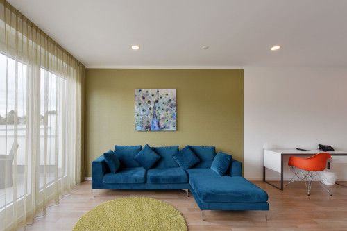 Light-flooded spacious apartment in the middle of Hürth, with large balcony & weekly cleaning