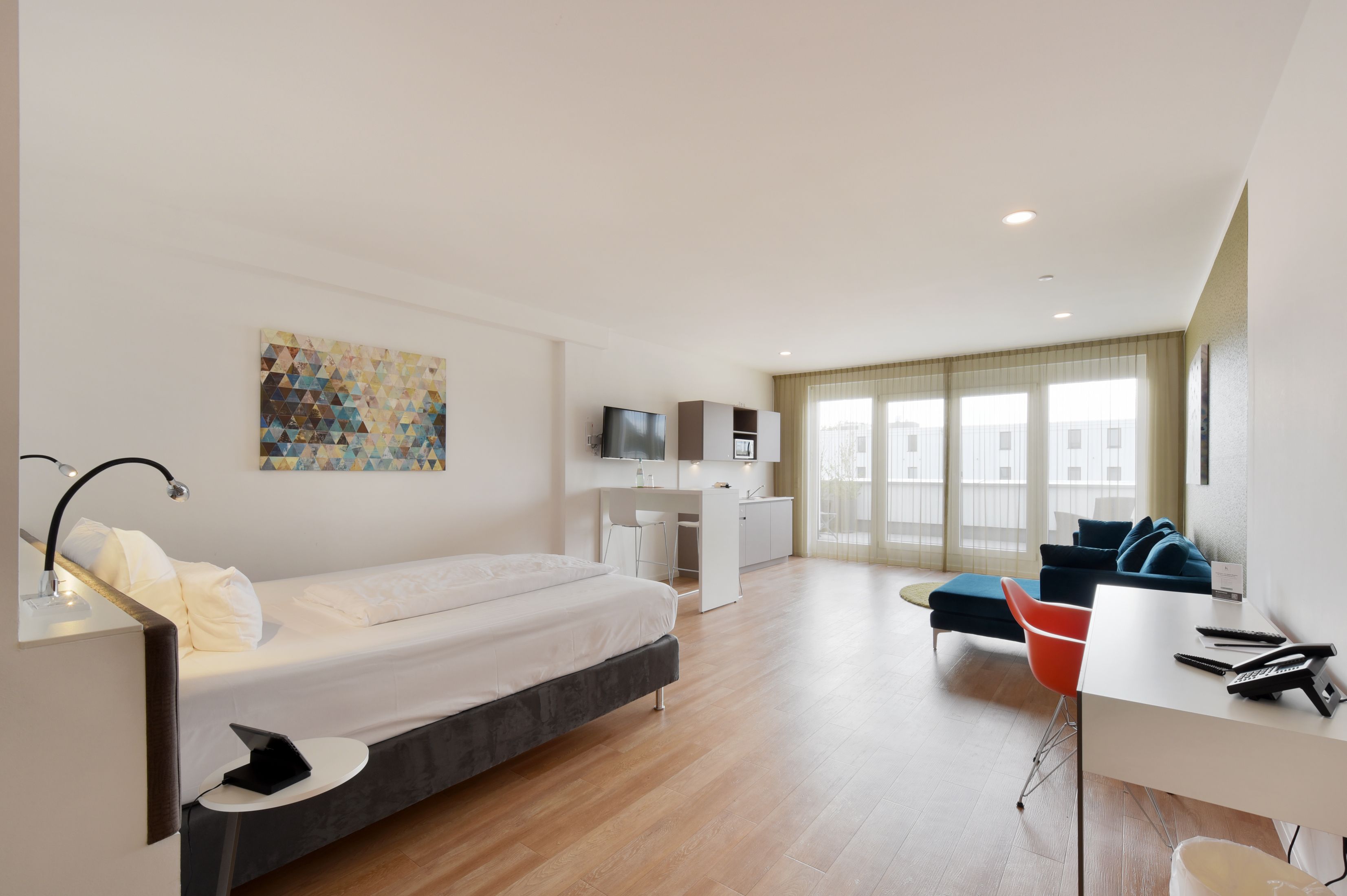  Light-Flooded Spacious Apartment In The Middle Of Hürth, With Large Balcony & Weekly Cleaning  -  Light-flooded spacious apartment in the middle of Hürth, with large balcony & weekly cleaning  - Gallery -  5