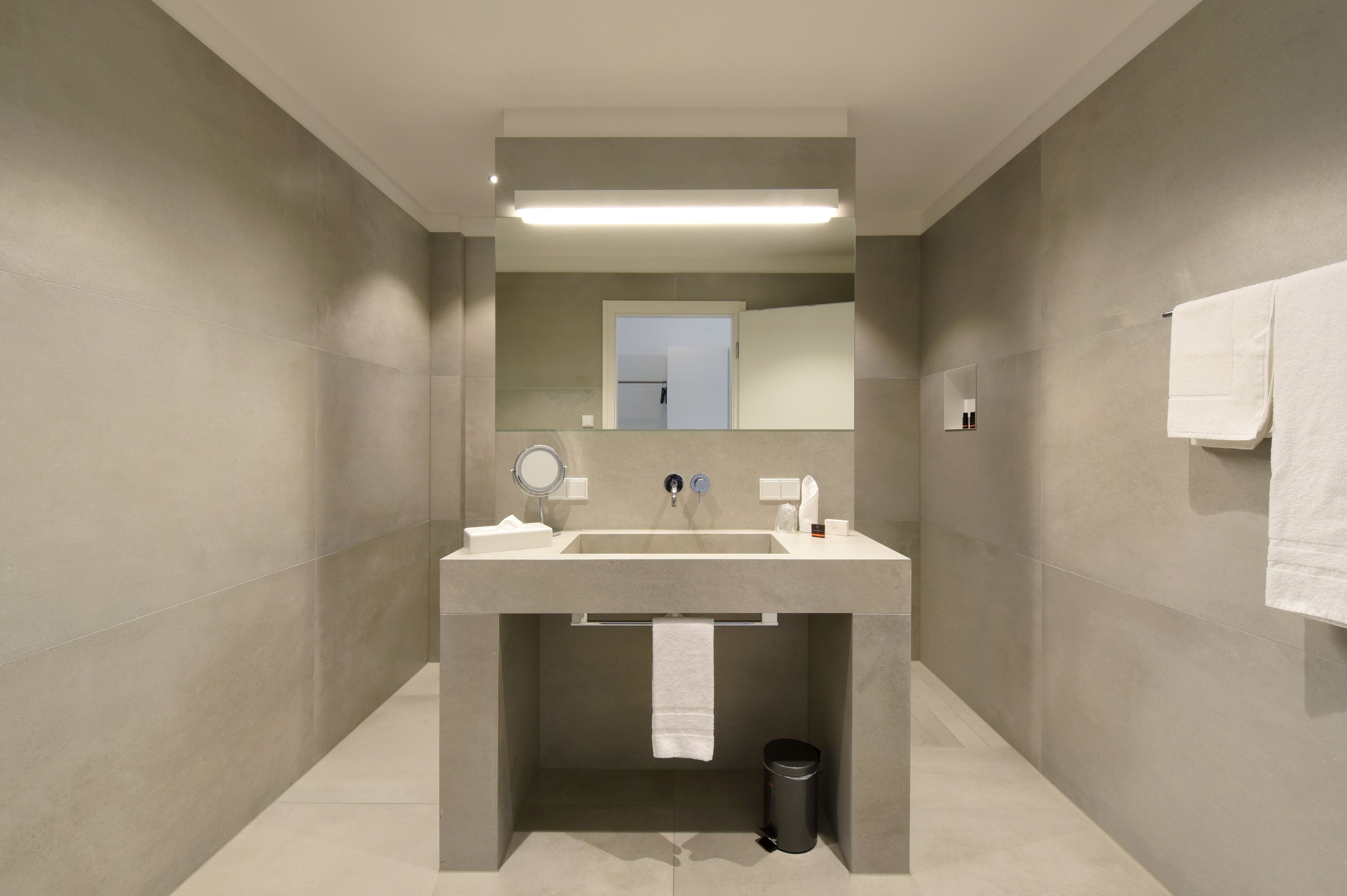  Light-Flooded Spacious Apartment In The Middle Of Hürth, With Large Balcony & Weekly Cleaning  -  Light-flooded spacious apartment in the middle of Hürth, with large balcony & weekly cleaning  - Gallery -  4