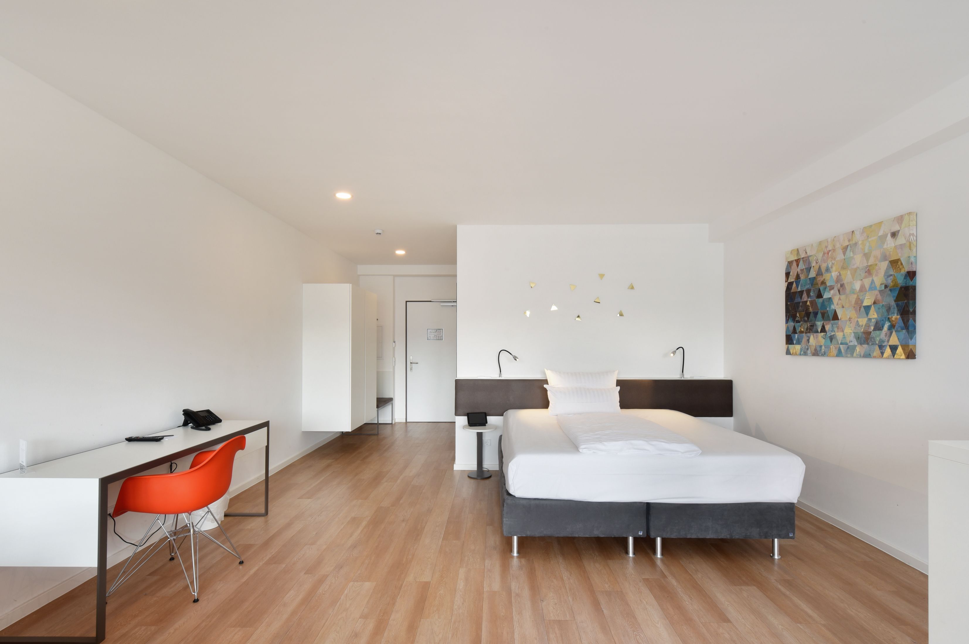  Light-Flooded Spacious Apartment In The Middle Of Hürth, With Large Balcony & Weekly Cleaning  -  Light-flooded spacious apartment in the middle of Hürth, with large balcony & weekly cleaning  - Gallery -  12