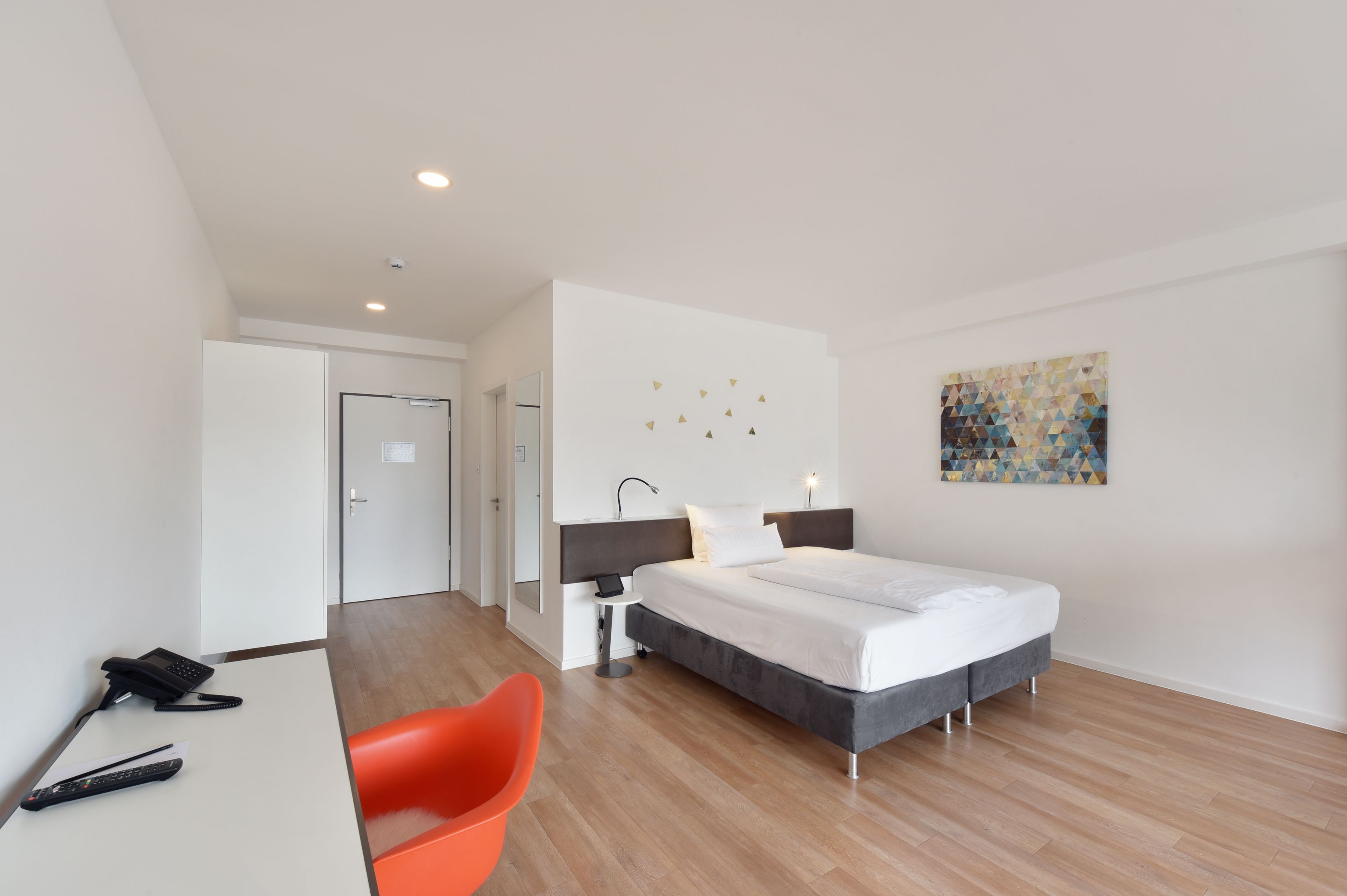  Light-Flooded Spacious Apartment In The Middle Of Hürth, With Large Balcony & Weekly Cleaning  -  Light-flooded spacious apartment in the middle of Hürth, with large balcony & weekly cleaning  - Gallery -  6