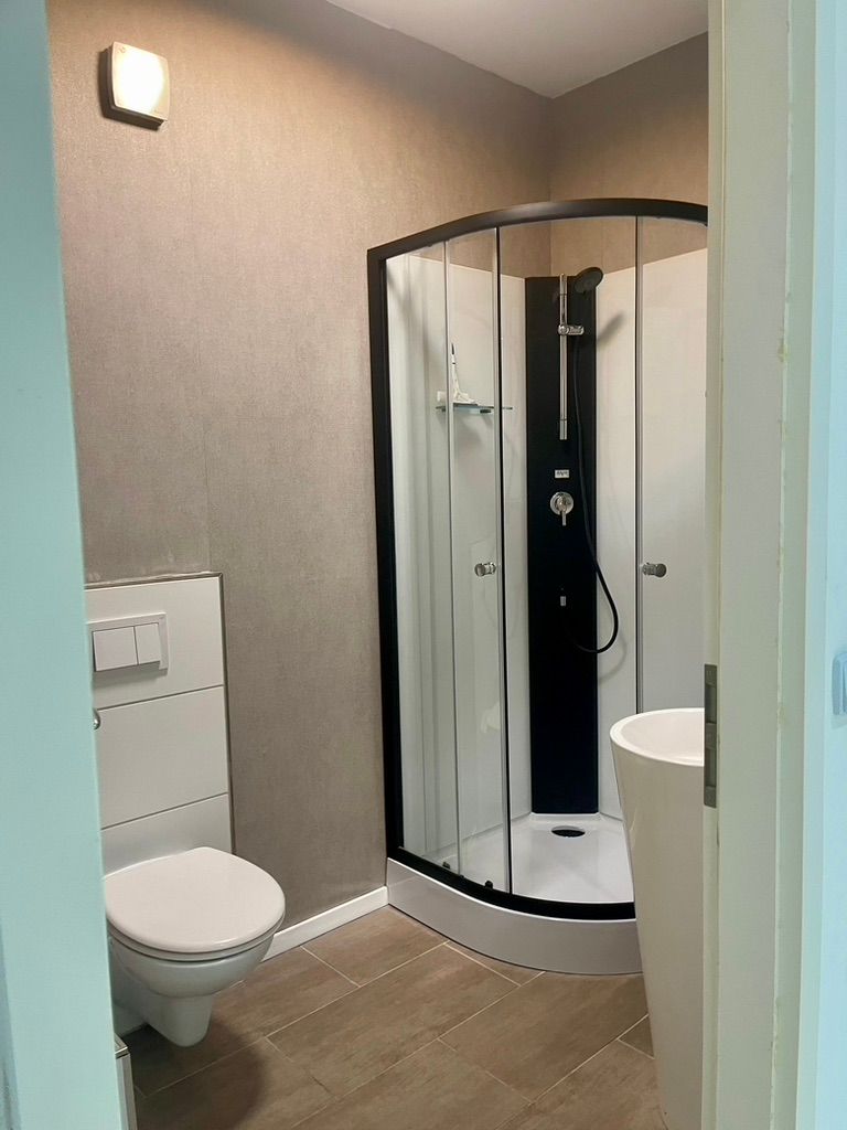  Exclusive 2-Room Apartment (80 M²) In Oberhausen – Fully Furnished, No Deposit, Incl. Cleaning Servi  -  Exclusive 2-Room Apartment (80 m²) in Oberhausen – Fully Furnished, No Deposit, incl. Cleaning Service & Parking  - Gallery -  4