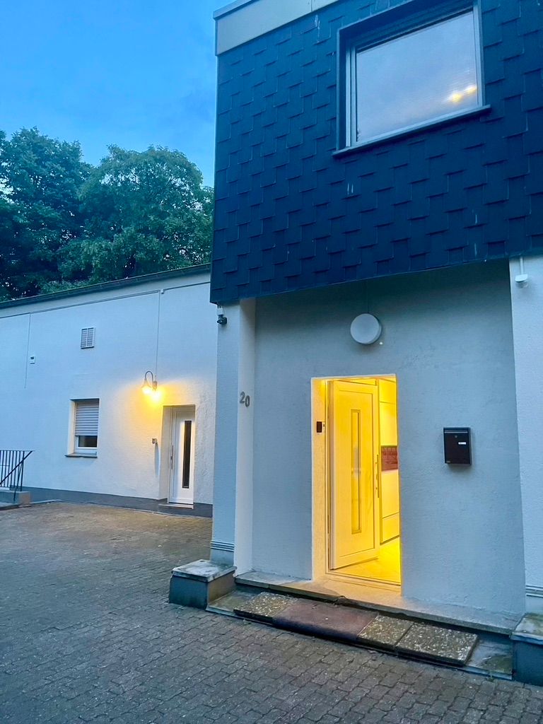  Exclusive 2-Room Apartment (80 M²) In Oberhausen – Fully Furnished, No Deposit, Incl. Cleaning Servi  -  Exclusive 2-Room Apartment (80 m²) in Oberhausen – Fully Furnished, No Deposit, incl. Cleaning Service & Parking  - Gallery -  1