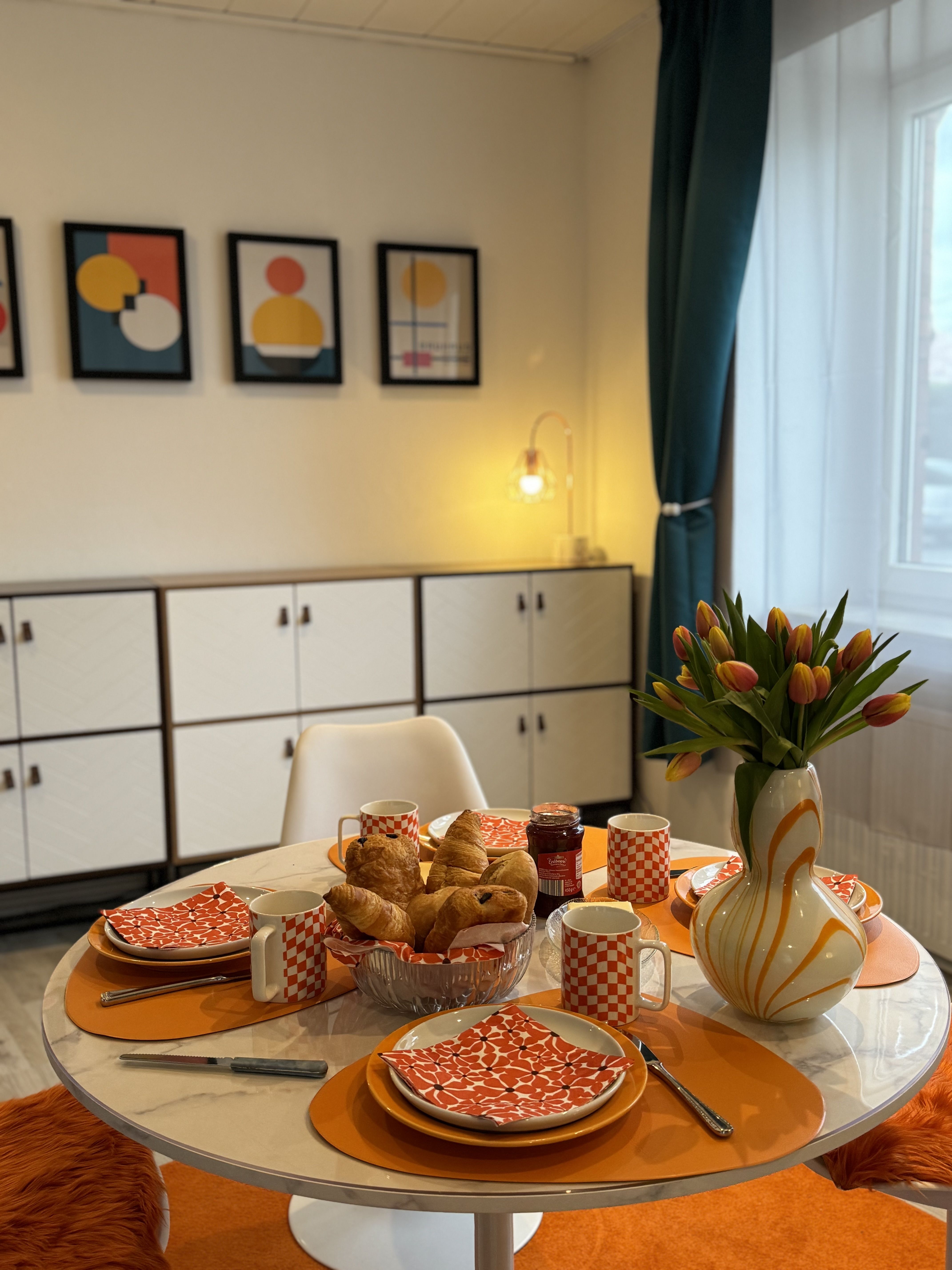Große, Moderne Wohnung In Oberhausen, Bestens Gelegen - 24