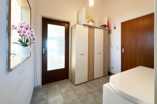 Top moderne 1,5 Zimmer Wohnung neu renoviert und möbliert