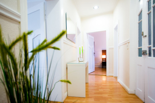 Generous apartment with loggia - Gallery - 7
