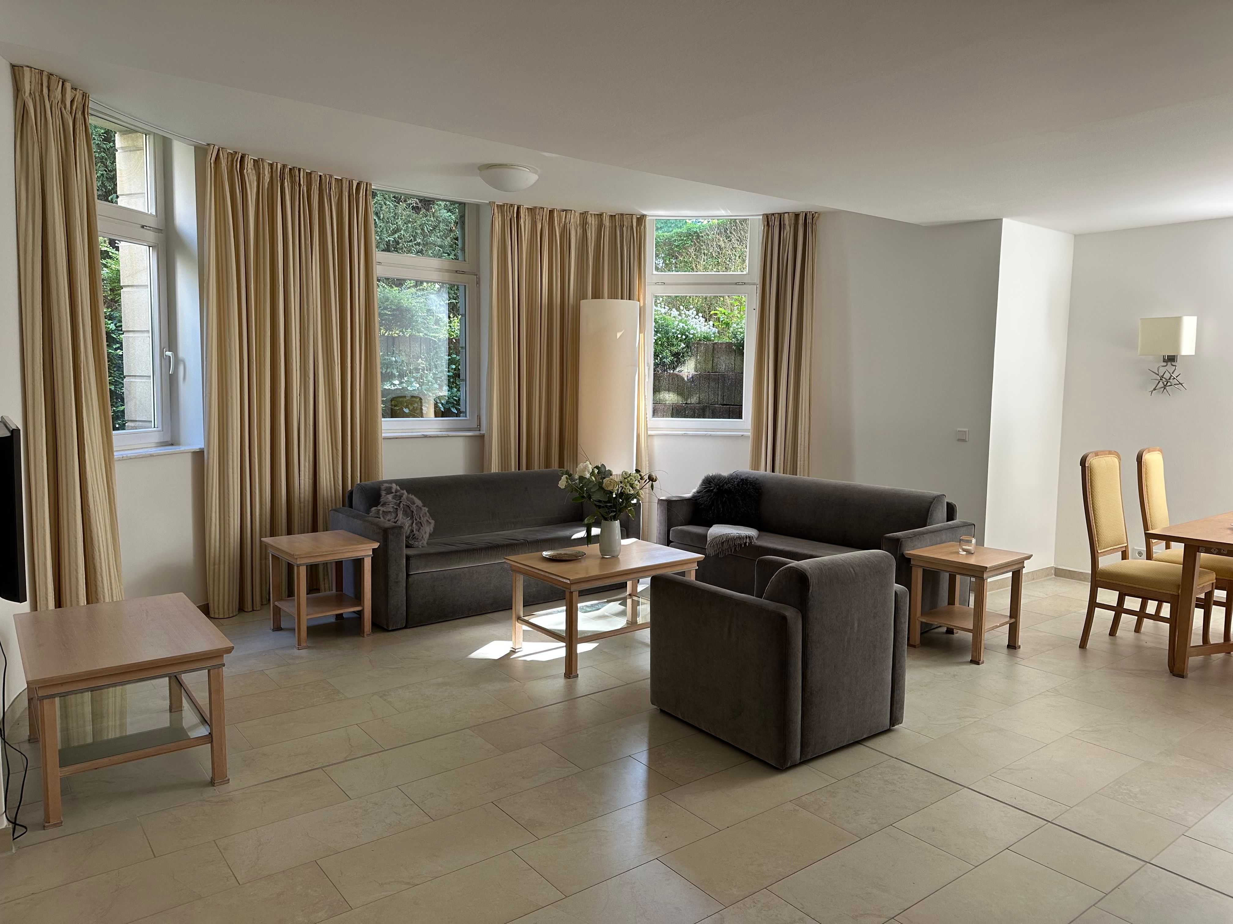  Spacious Old Apartment In Bochum City Park  -  Spacious old apartment in Bochum city park  - Gallery -  3