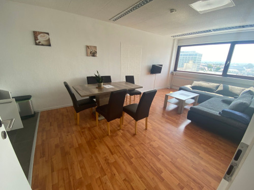 4-room flat with 6 beds in a central city centre location with a view!