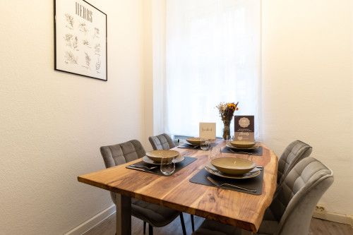 Exclusive comfort apartment with lots of space / right on the castle pond!