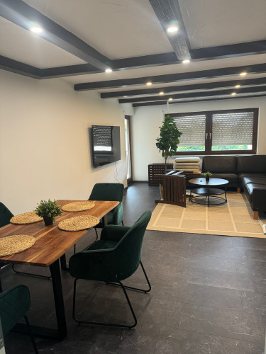 Cute, spacious apartment in the heart of town