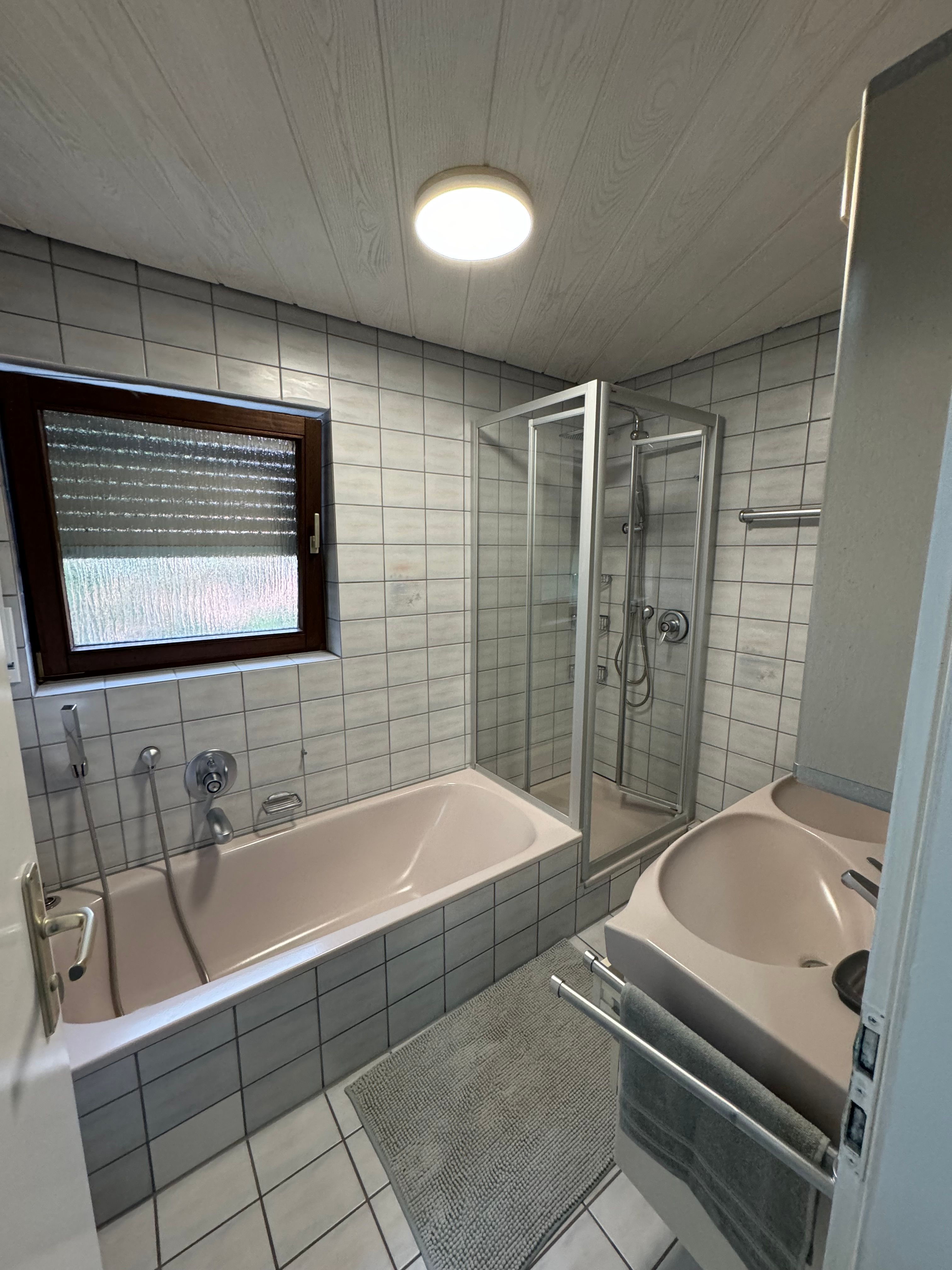 Cute, Spacious Apartment In The Heart Of Town - 4