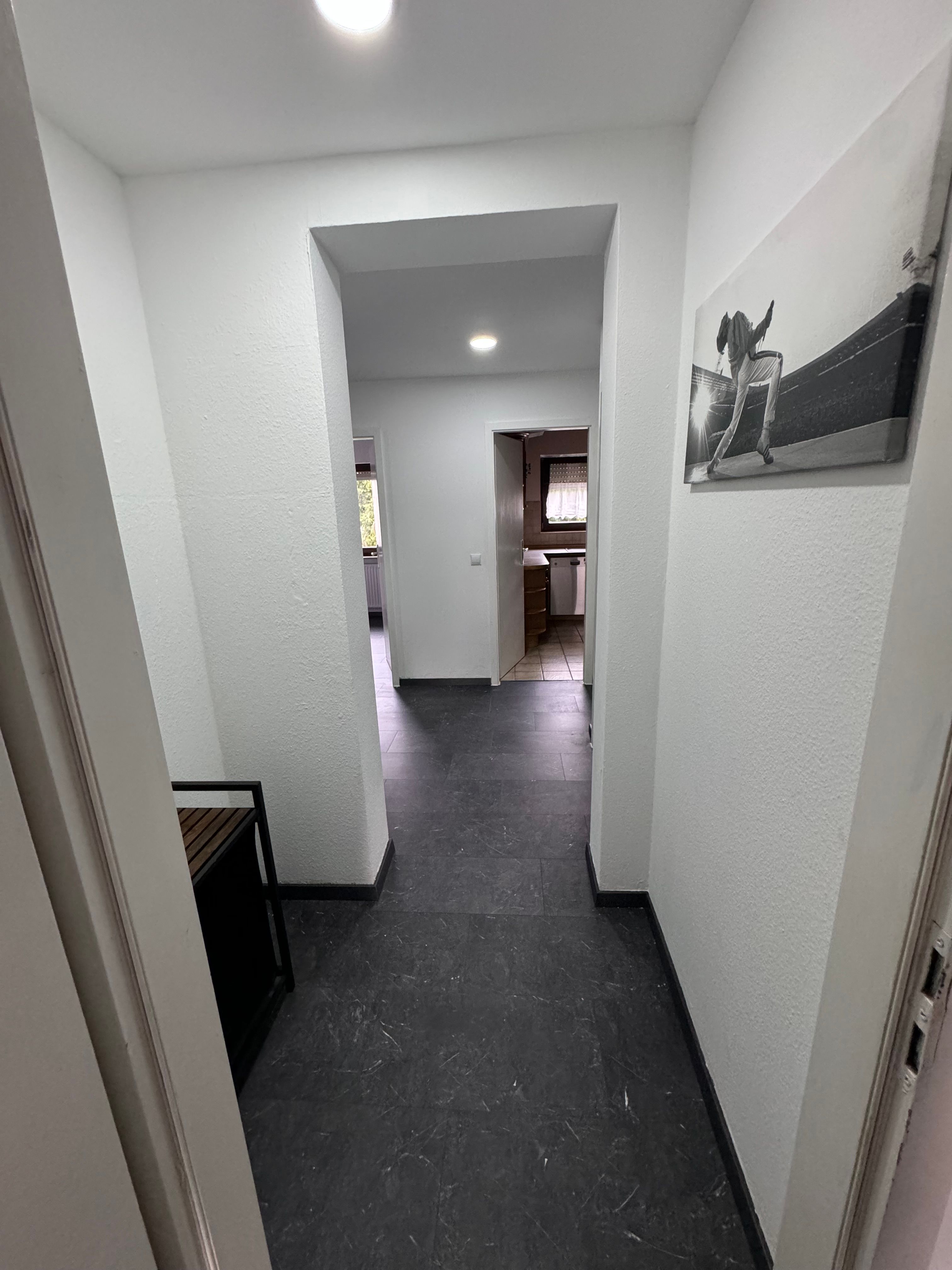 Cute, Spacious Apartment In The Heart Of Town - 9