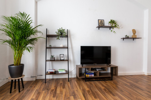 Modern 60sqm apartment near the train station, TU and opera