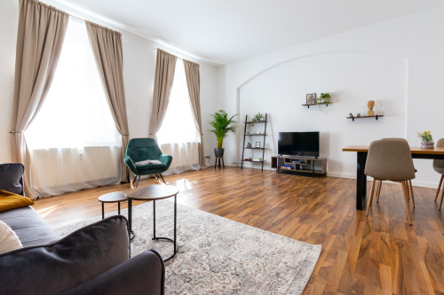 Modern 60sqm apartment near the train station, TU and opera